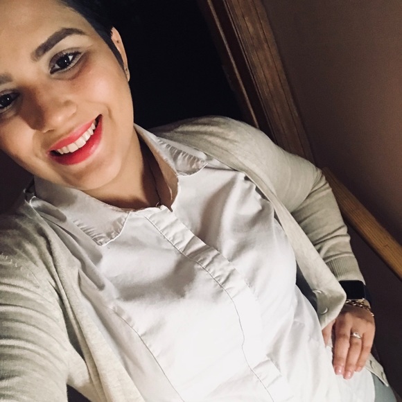 Profile Picture of Gabriela Deweert (@gdeweert) on Poshmark