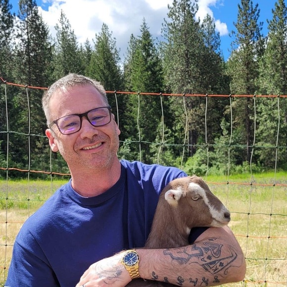 Profile Picture of Josh Collings (@joshcollings) on Poshmark