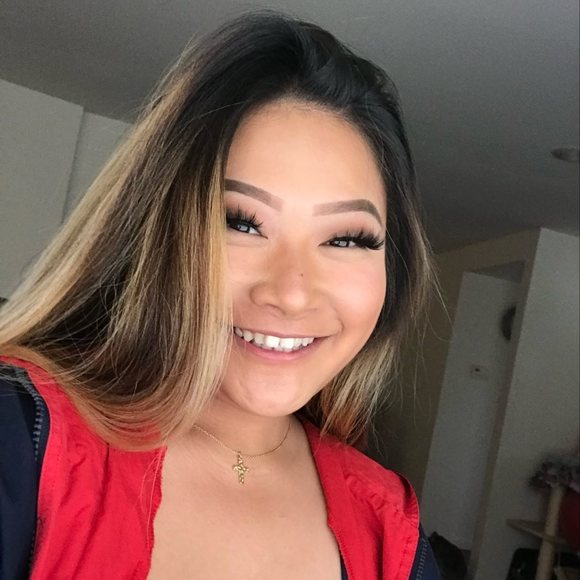 Profile Picture of Nicole Chen (@nicole_chenn) on Poshmark