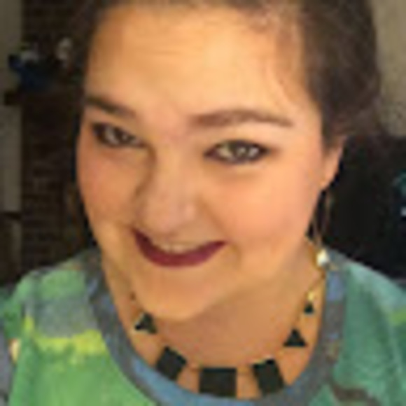 Profile Picture of Amanda Wyer (@manda8292) on Poshmark