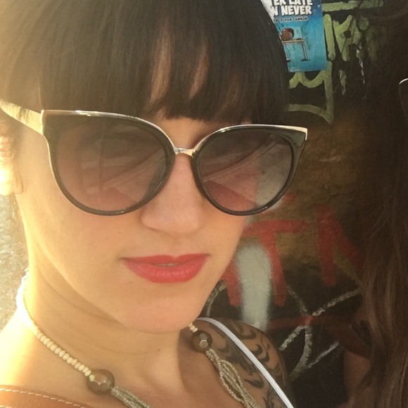 Profile Picture of Paige Schicker (@paigeschicker) on Poshmark