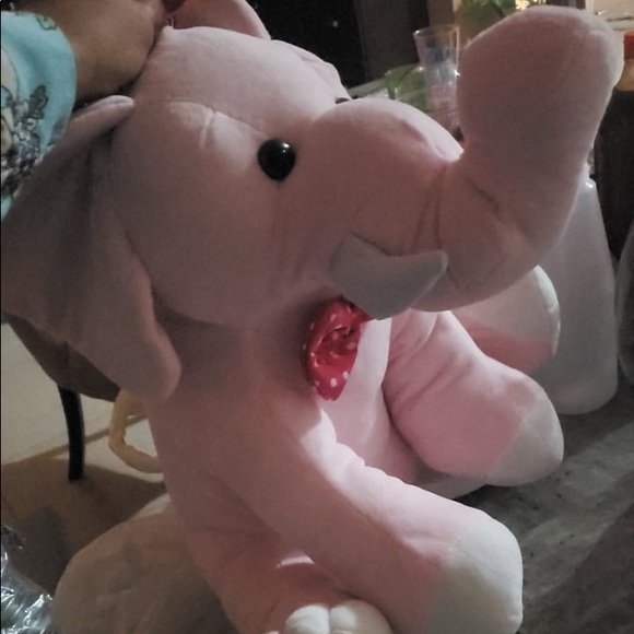 Profile Picture of Sandy Garate (@sandyg20) on Poshmark