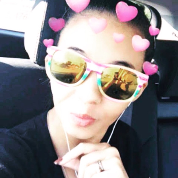 Profile Picture of Gisely Mueses (@oriqinalgiigii) on Poshmark