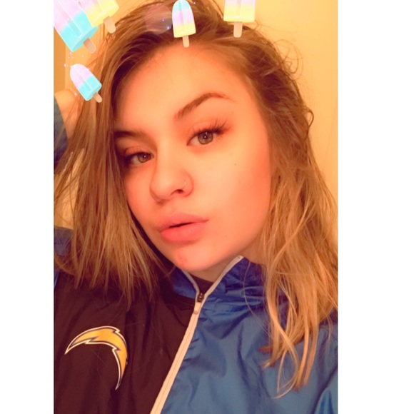 Profile Picture of Crystal Escobar (@cescob12822) on Poshmark