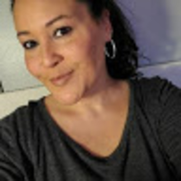 Profile Picture of Susanne Mancheno (@sueabitbol) on Poshmark