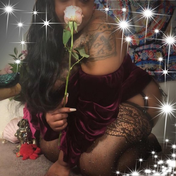 Profile Picture of Lashanda Edwards (@msdimples27) on Poshmark