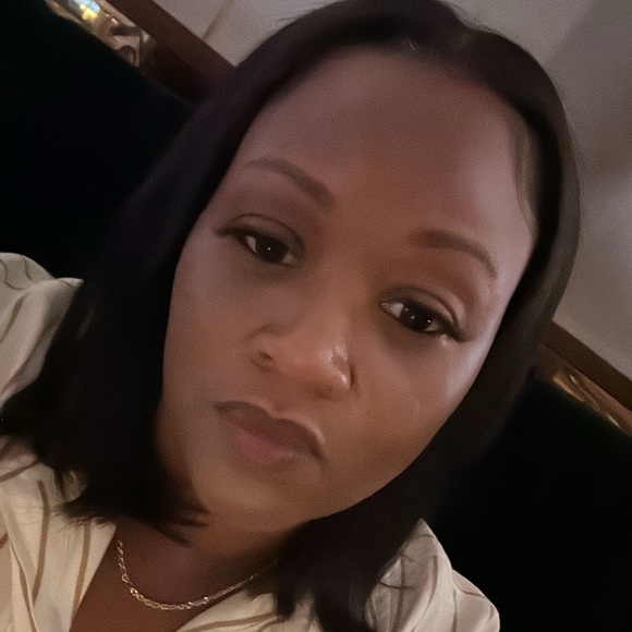 Profile Picture of Alexis Durall (@durallalexis) on Poshmark