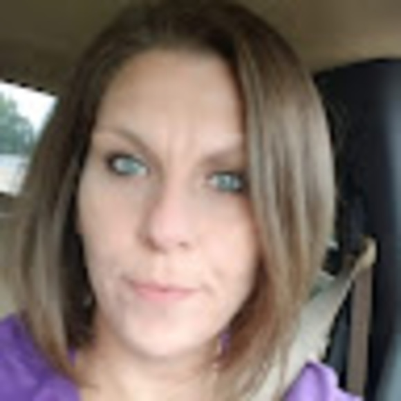 Profile Picture of Cheryl Calhoun (@cherylcalhou125) on Poshmark