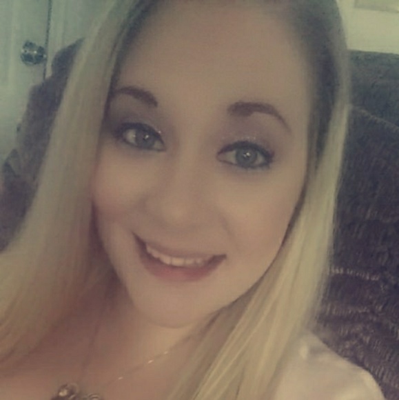 Profile Picture of Jess Sustad (@sustadqueen) on Poshmark