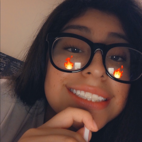 Akemi Duarte - Poshmark Profile Picture of Akemi Duarte (@akemiduarte) on Poshmark