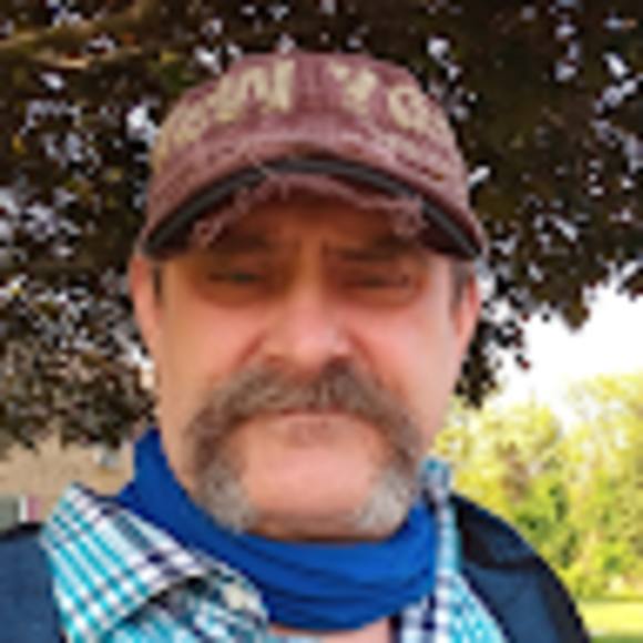 Profile Picture of Vincent Chesner (@vincentchesner) on Poshmark