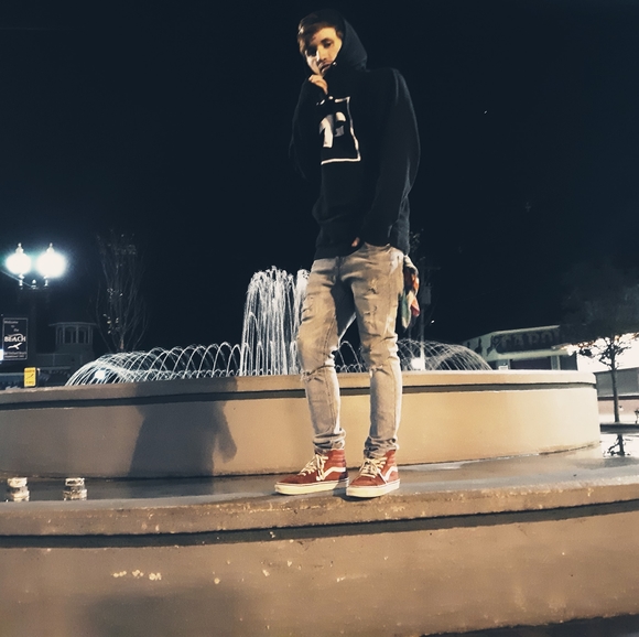 Profile Picture of Stenson Gustin (@stensongustin97) on Poshmark