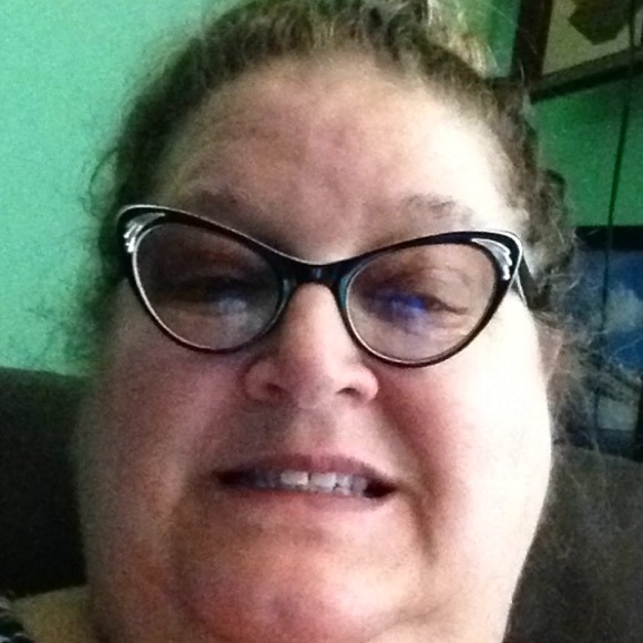 Profile Picture of Polly Hankins (@sunsetgirl1964) on Poshmark