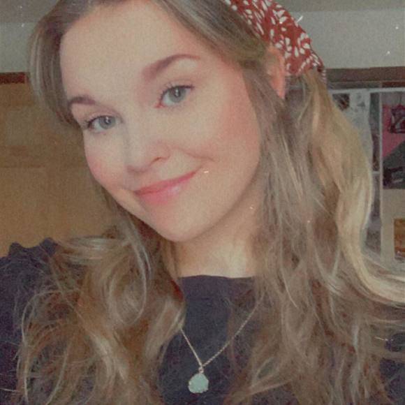 Profile Picture of Mckenzie Powley (@mckenzieepowley) on Poshmark