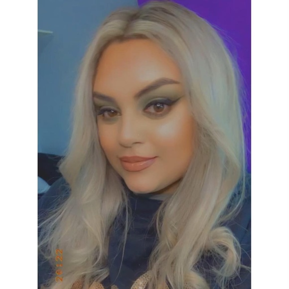 Profile Picture of Ana Resendez (@anaresendez11) on Poshmark