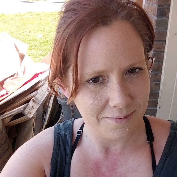 Profile Picture of Dawny Metheny (@dawnyh83) on Poshmark