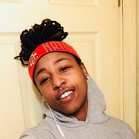 Profile Picture of Charneice Curington (@chawnyy) on Poshmark