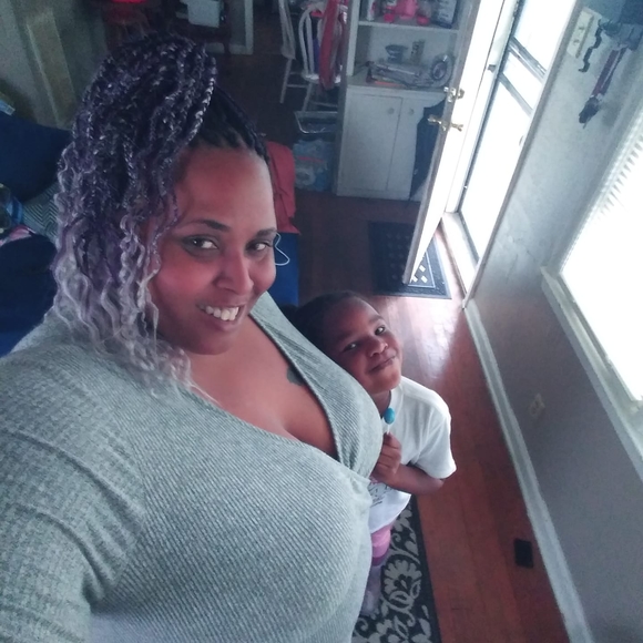 Profile Picture of Cassandra Walls (@sassiest1) on Poshmark