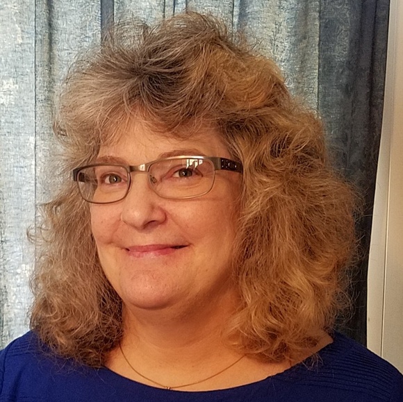 Profile Picture of Amy Barron (@amybarron27) on Poshmark