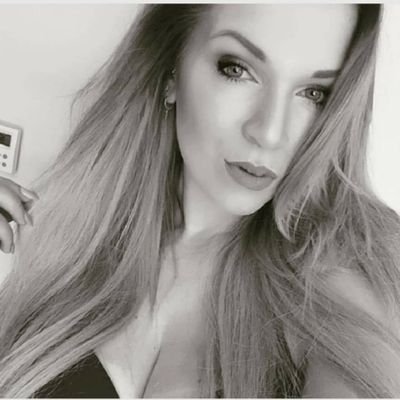 Profile Picture of Janine Simons (@CurvyJanine) on Twitter