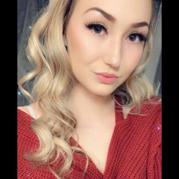 Profile Picture of Mckenzie Kempert (@kenziebeearr111) on Poshmark