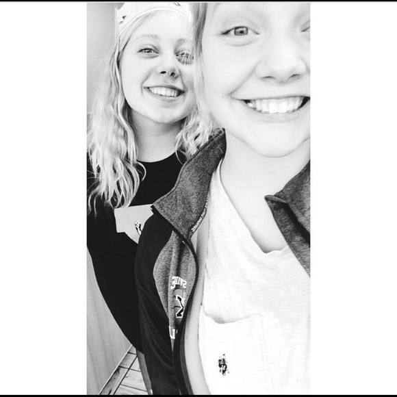 Macey Blickhan - Poshmark Profile Picture of Macey Blickhan (@maceyblickhan) on Poshmark