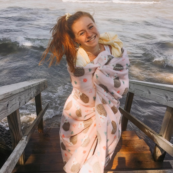 Profile Picture of Sarah Feick (@sarahfeick) on Poshmark
