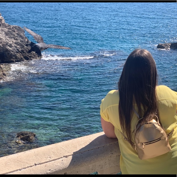 Profile Picture of Arielle Rosado (@ad2ari) on Poshmark