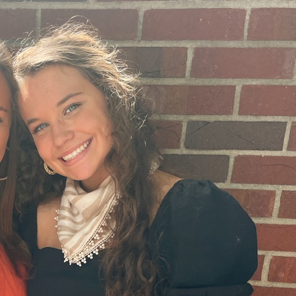 Jeni Lee - Poshmark Profile Picture of Jeni Lee (@jeniwlee) on Poshmark