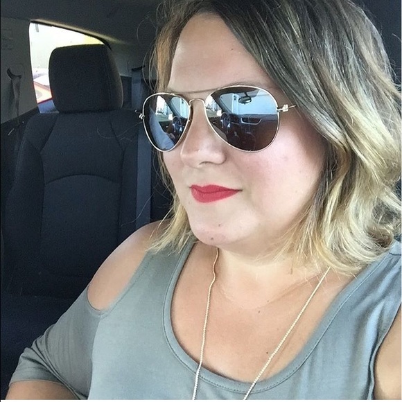 Profile Picture of Cori Thackery (@coriscloset24) on Poshmark