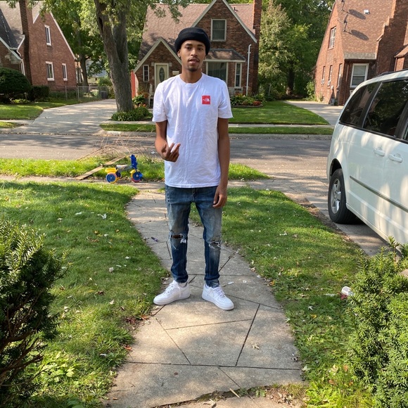 Profile Picture of Eric Marks (@7duxe) on Poshmark