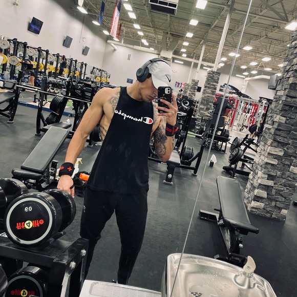 Profile Picture of Michael Hettinger (@mhettinger97) on Poshmark