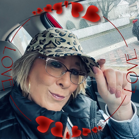 Profile Picture of Doreen Squitieri (@tigermac15) on Poshmark