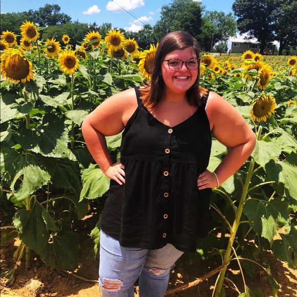 Profile Picture of Erika Landess (@elandess03) on Poshmark