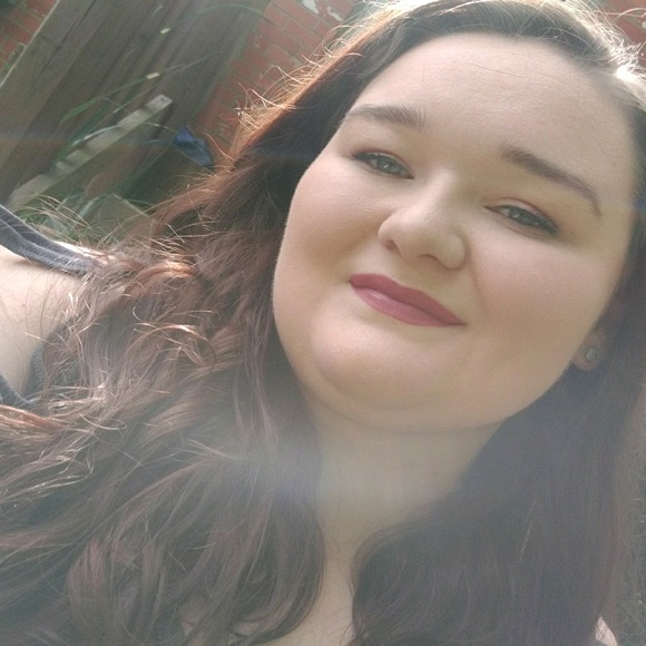 Profile Picture of Delaney Stamper (@delaneystamper) on Poshmark