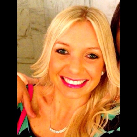 Profile Picture of Mallory Kastler (@mallizkas) on Poshmark