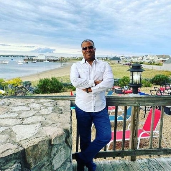 Profile Picture of Carlos Concepción (@carlosconcep308) on Poshmark
