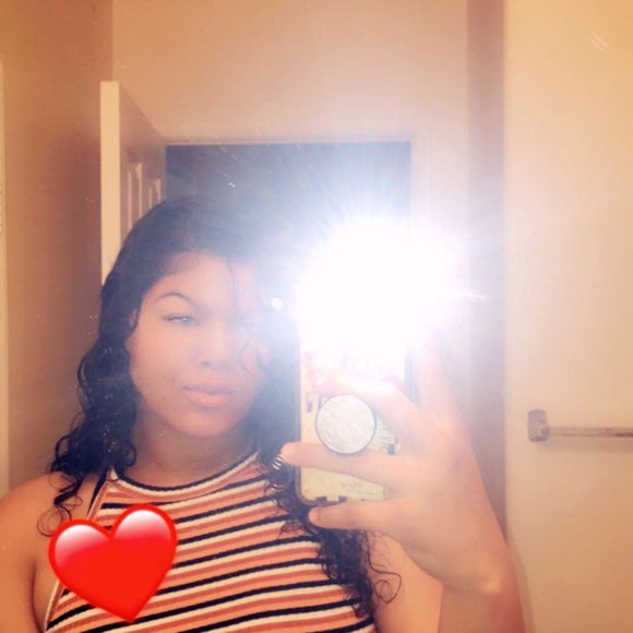 Profile Picture of Brianna Shoffner (@xbxrix) on Poshmark