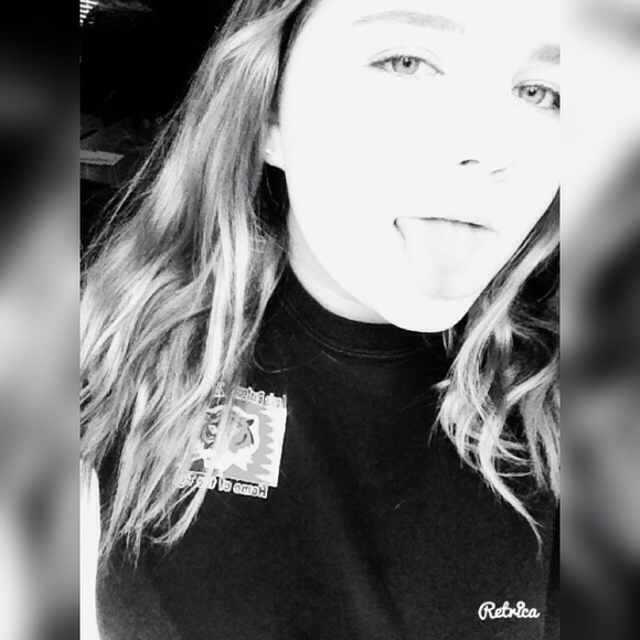 Profile Picture of Jordyn Rae (@jordie_rae) on Poshmark