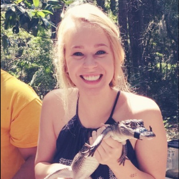 Profile Picture of Rebecca Hansen (@rhansen2) on Poshmark