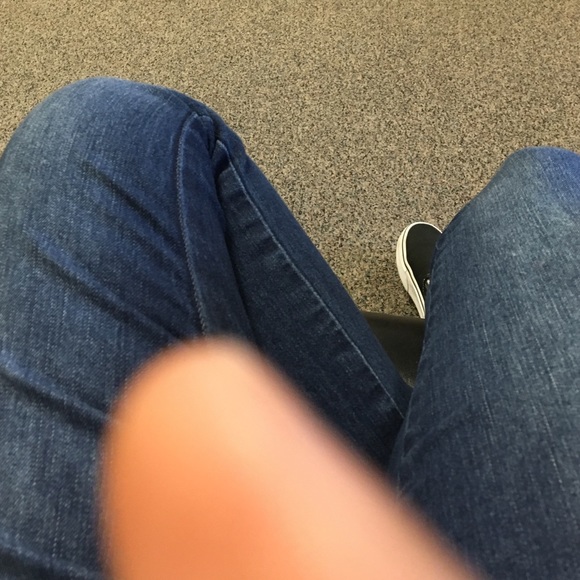 Profile Picture of Alex Olguin (@lightsandcolor) on Poshmark