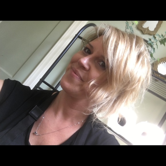 Profile Picture of Gina Burdziakowski (@ginazb) on Poshmark