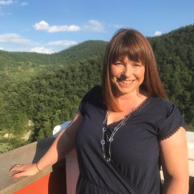 Profile Picture of Julie Cummings (@zarbyzoob) on Twitter