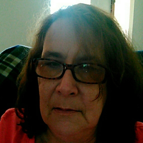 Profile Picture of Debra Marentette (@debbie32161) on Poshmark