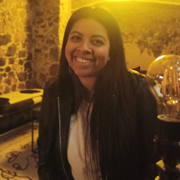 Profile Picture of Mari Jimenez (@laaamaaari) on Poshmark