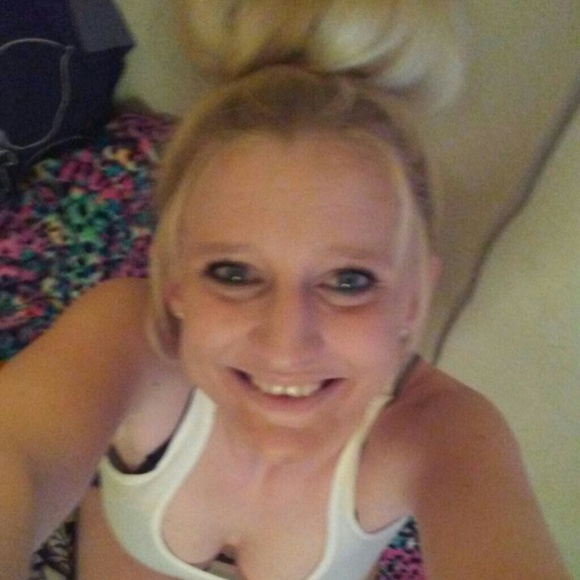 Profile Picture of Samantha rae Nygro (@samantharae1989) on Poshmark