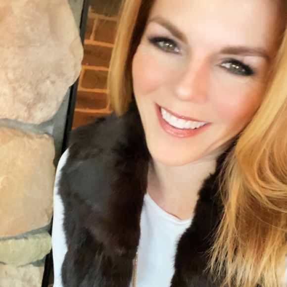 Profile Picture of Ginger Swanson (@poshpoop) on Poshmark