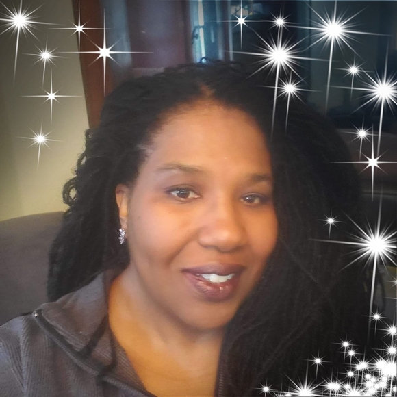 Profile Picture of Athena King (@athenazk) on Poshmark