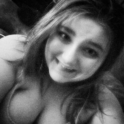 Profile Picture of Alexa Reeves (@alexareeves69) on Twitter