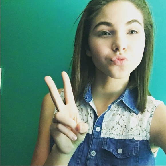 Profile Picture of Jess Martin (@jessicamartin23) on Poshmark